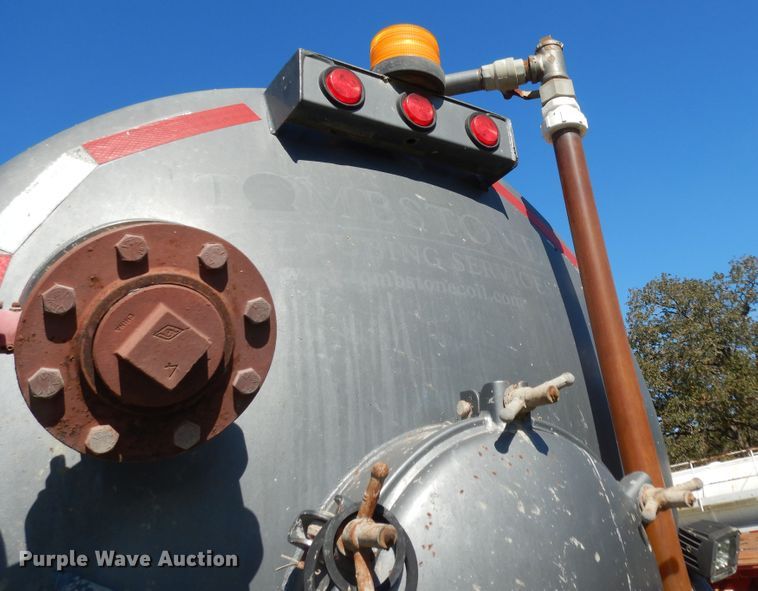 image for item DJ6722 2013 Troxell vacuum trailer