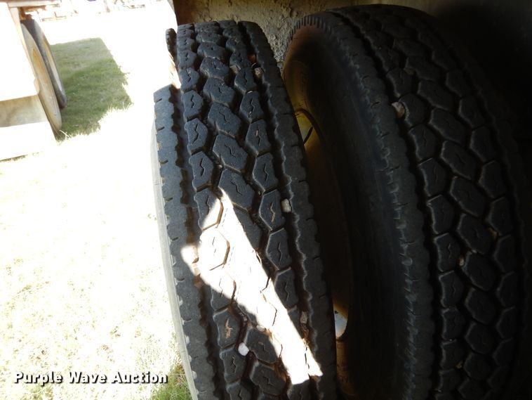 image for item DJ6722 2013 Troxell vacuum trailer