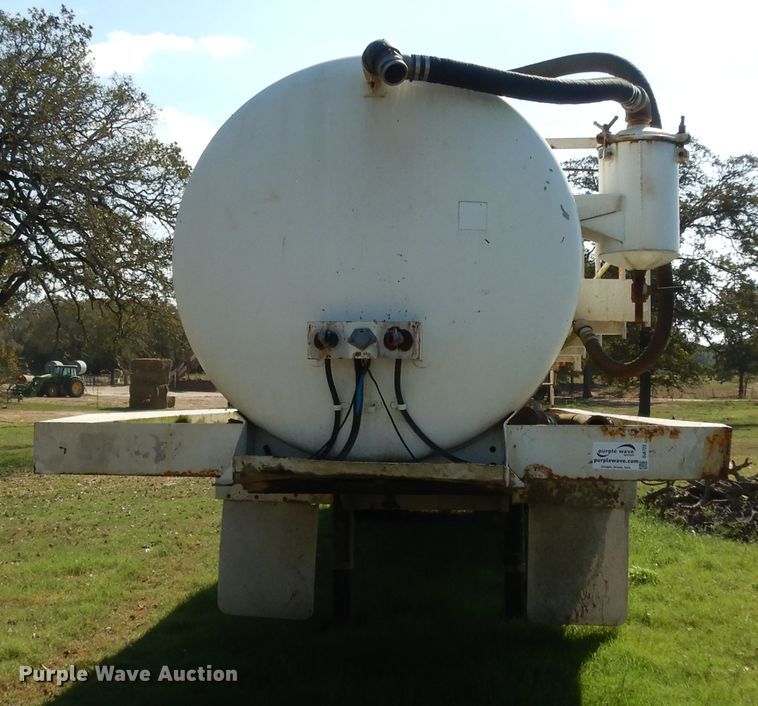 image for item DJ6723 2013 Grand King vacuum trailer