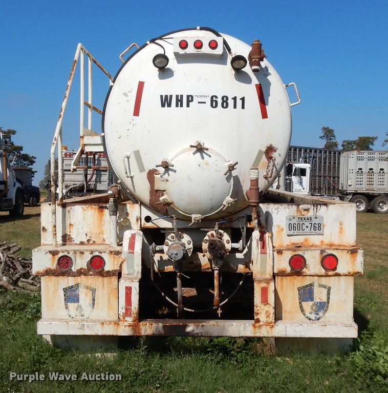 image for item DJ6723 2013 Grand King vacuum trailer