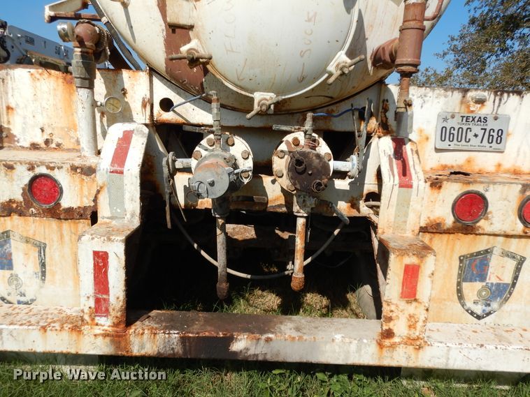 image for item DJ6723 2013 Grand King vacuum trailer