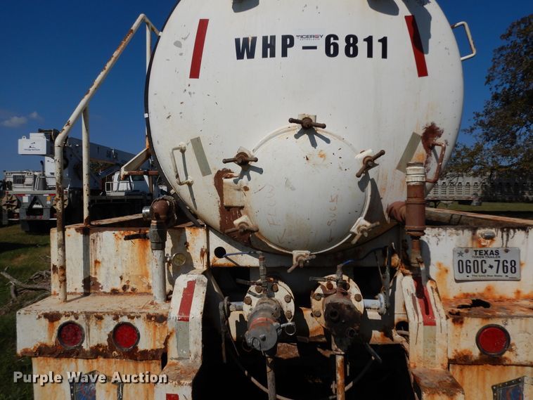 image for item DJ6723 2013 Grand King vacuum trailer