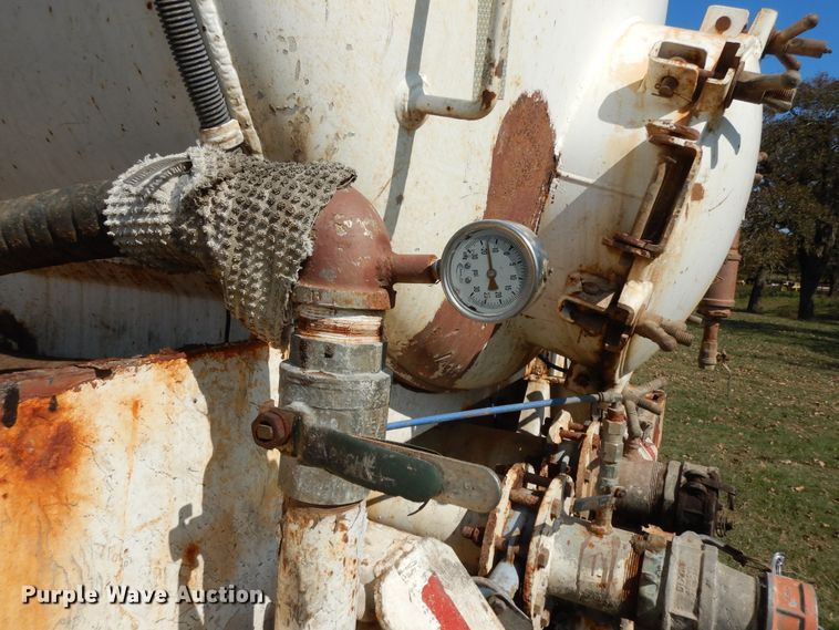 image for item DJ6723 2013 Grand King vacuum trailer