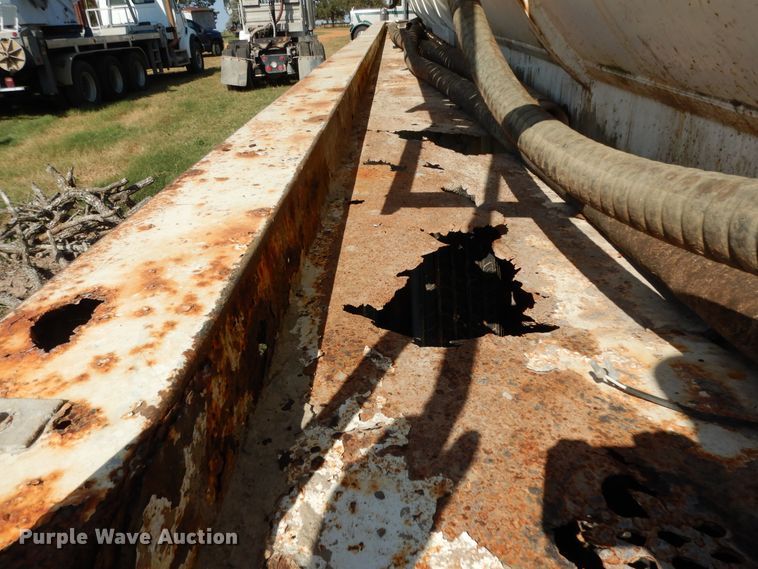 image for item DJ6723 2013 Grand King vacuum trailer