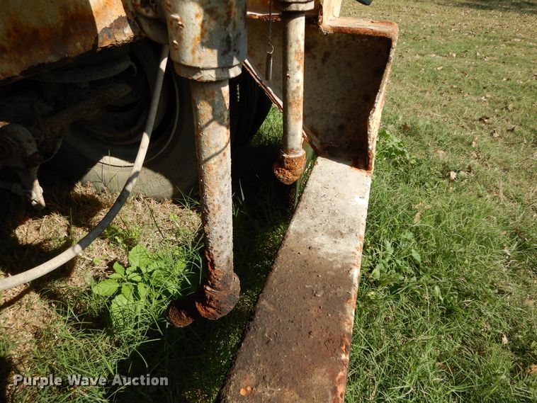 image for item DJ6723 2013 Grand King vacuum trailer