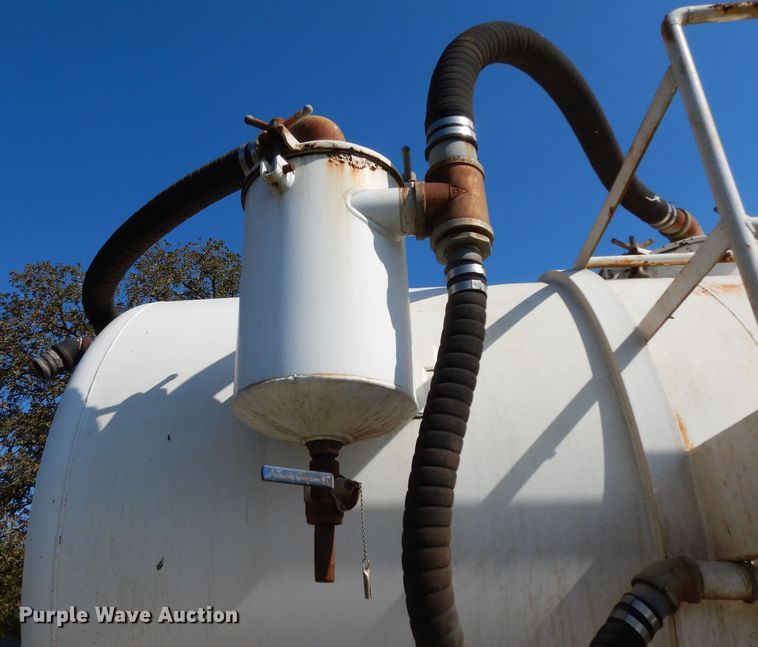 image for item DJ6723 2013 Grand King vacuum trailer