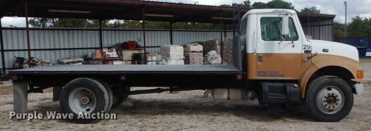 image for item DJ6725 2002 International 4700  flatbed truck