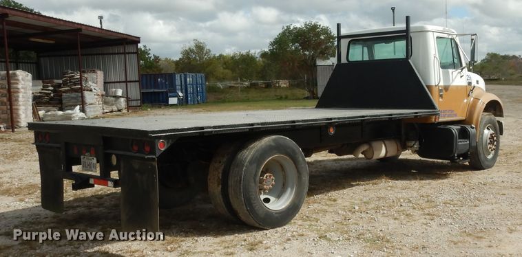 image for item DJ6725 2002 International 4700  flatbed truck