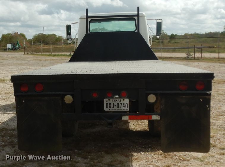 image for item DJ6725 2002 International 4700  flatbed truck