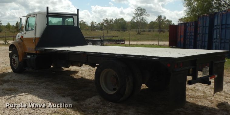 image for item DJ6725 2002 International 4700  flatbed truck