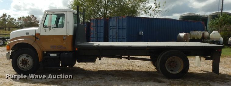 image for item DJ6725 2002 International 4700  flatbed truck