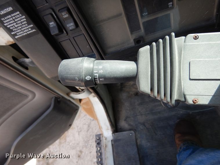 image for item DJ6725 2002 International 4700  flatbed truck