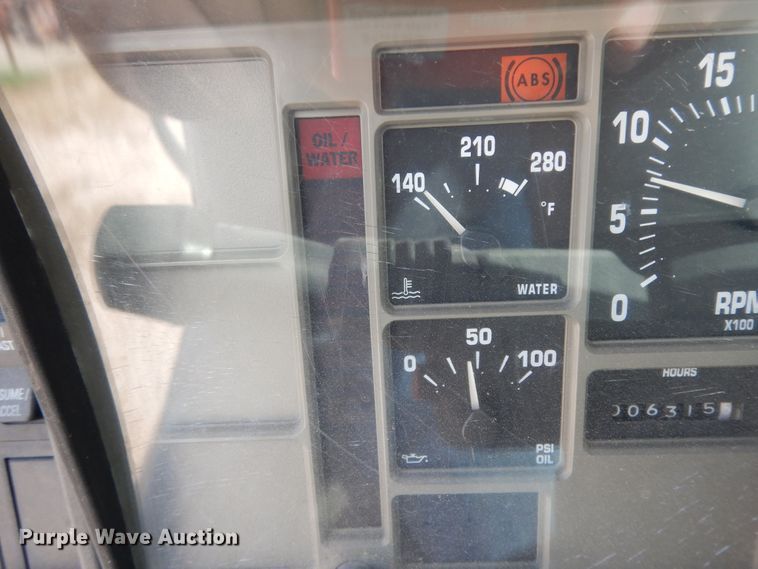 image for item DJ6725 2002 International 4700  flatbed truck