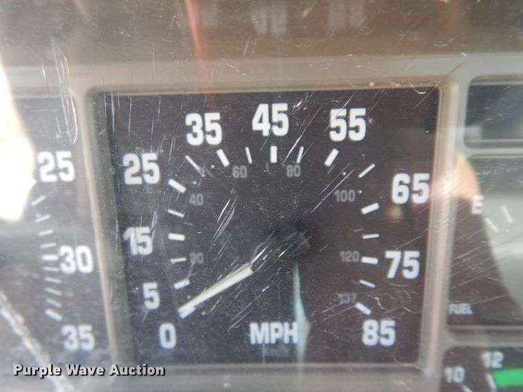 image for item DJ6725 2002 International 4700  flatbed truck