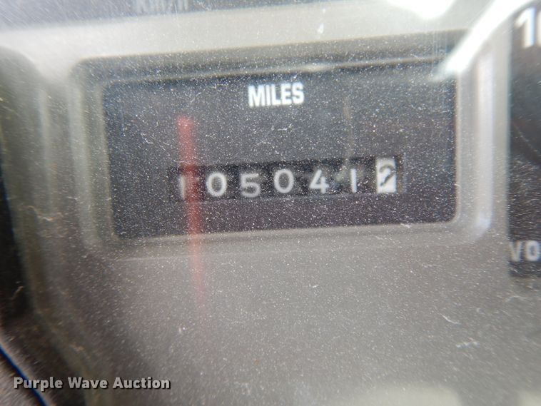 image for item DJ6725 2002 International 4700  flatbed truck