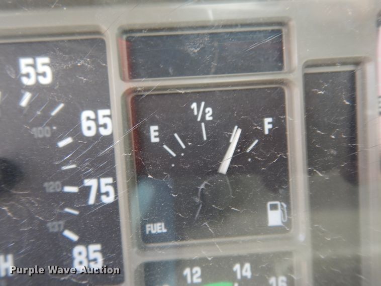 image for item DJ6725 2002 International 4700  flatbed truck