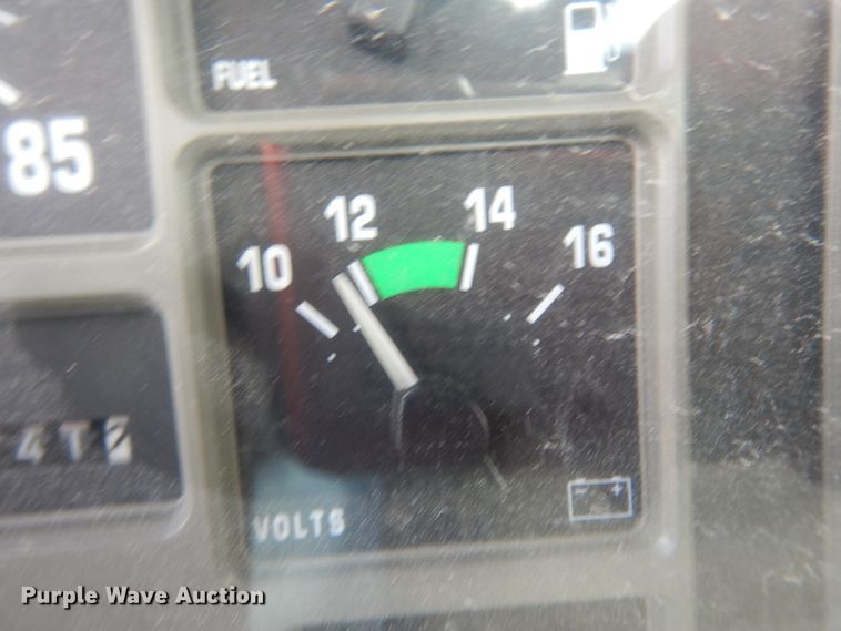 image for item DJ6725 2002 International 4700  flatbed truck