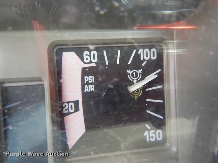 image for item DJ6725 2002 International 4700  flatbed truck