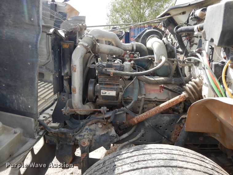 image for item DJ6725 2002 International 4700  flatbed truck