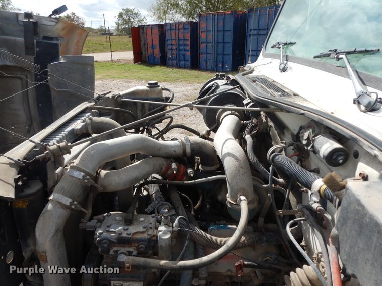 image for item DJ6725 2002 International 4700  flatbed truck