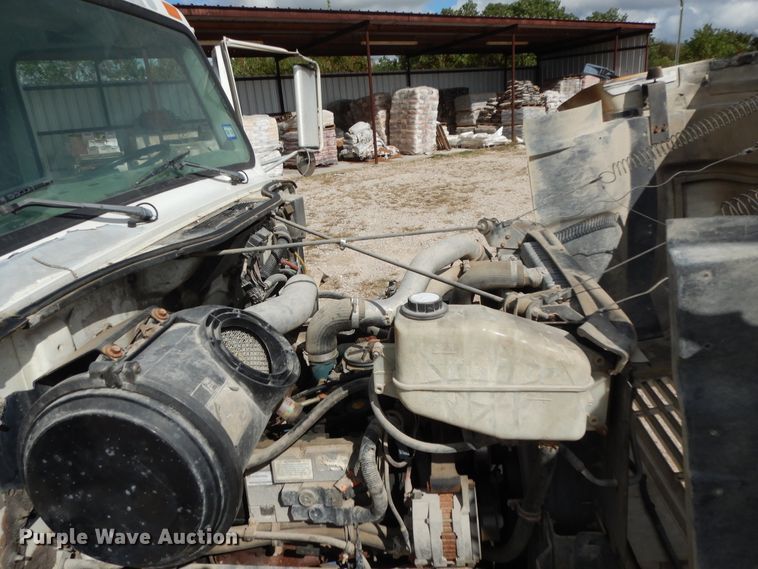 image for item DJ6725 2002 International 4700  flatbed truck