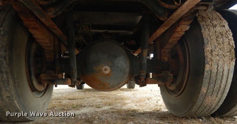 image for item DJ6725 2002 International 4700  flatbed truck