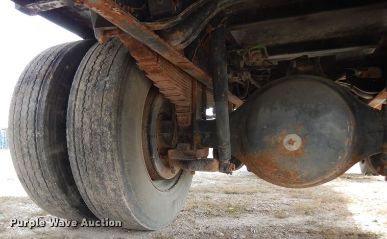 image for item DJ6725 2002 International 4700  flatbed truck