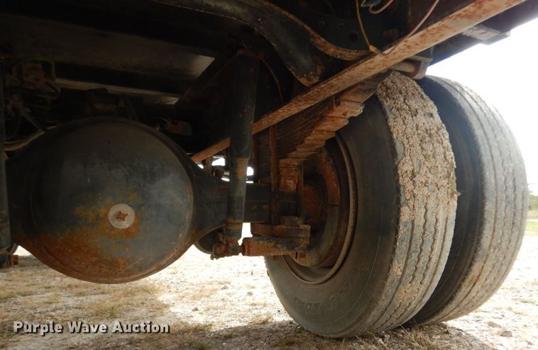 image for item DJ6725 2002 International 4700  flatbed truck