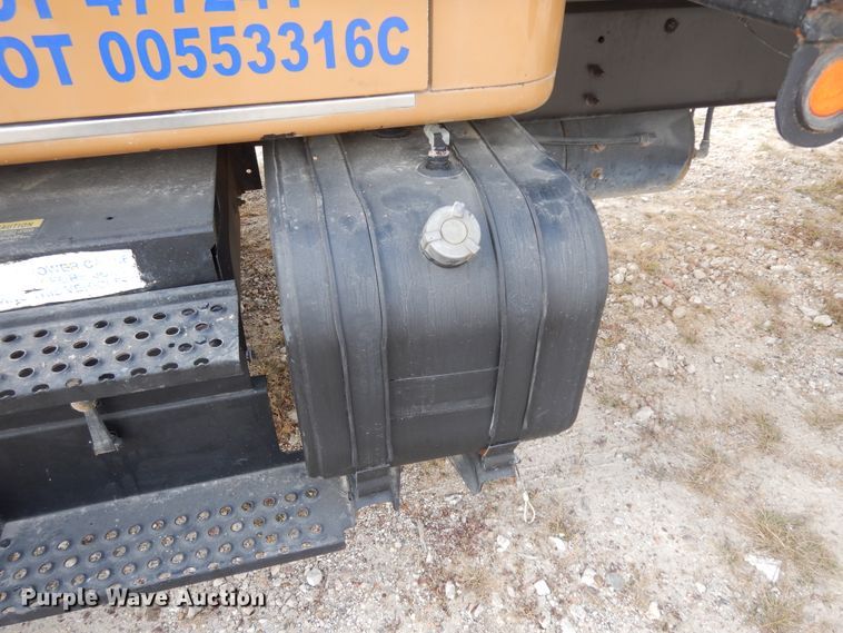 image for item DJ6725 2002 International 4700  flatbed truck