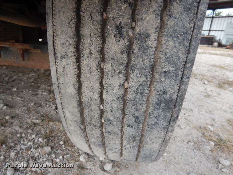 image for item DJ6725 2002 International 4700  flatbed truck