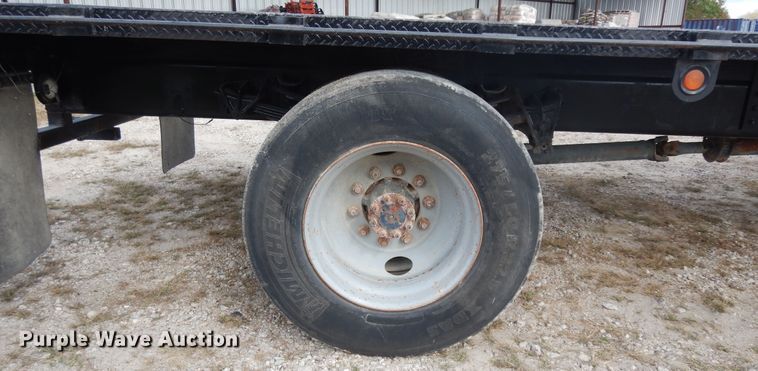 image for item DJ6725 2002 International 4700  flatbed truck