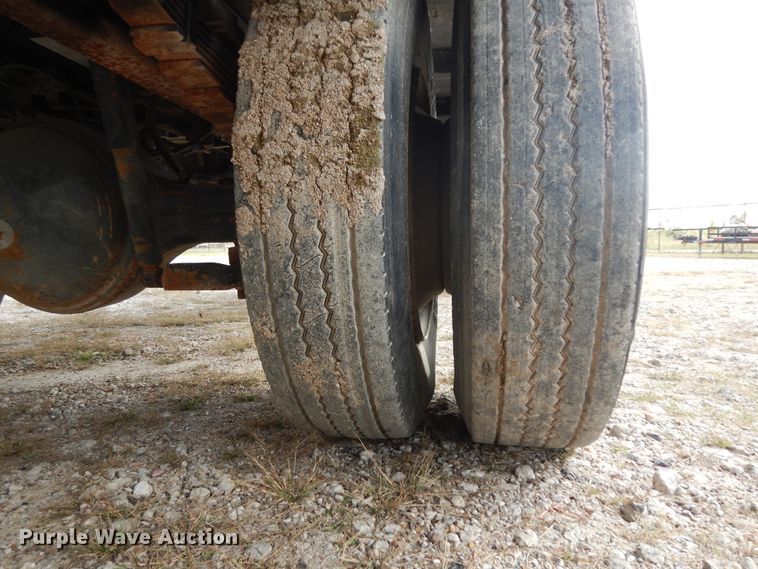 image for item DJ6725 2002 International 4700  flatbed truck