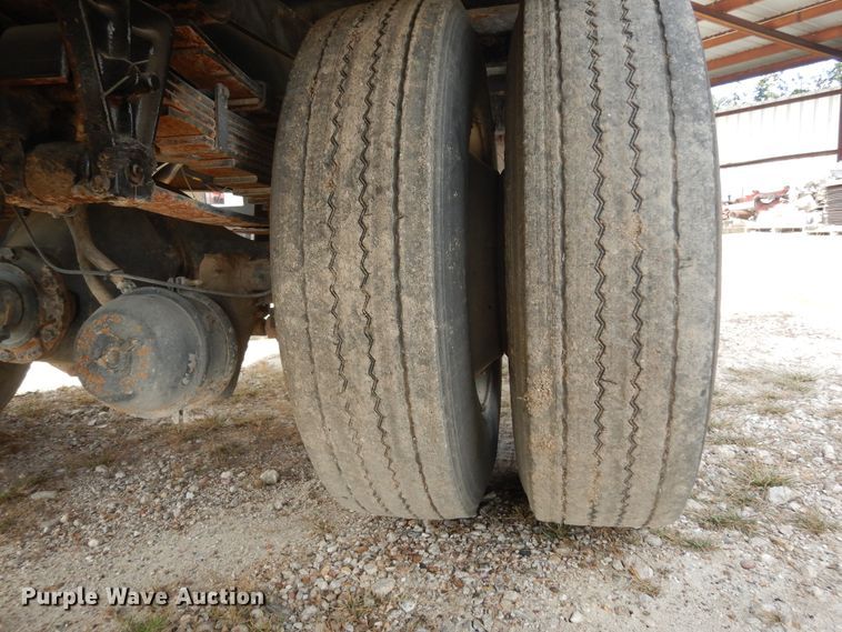 image for item DJ6725 2002 International 4700  flatbed truck