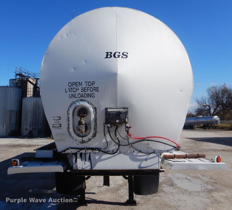 image for item DJ8520 1993 Polar Tank Trailers Inc tank trailer