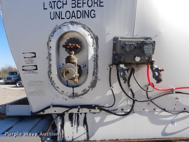 image for item DJ8520 1993 Polar Tank Trailers Inc tank trailer