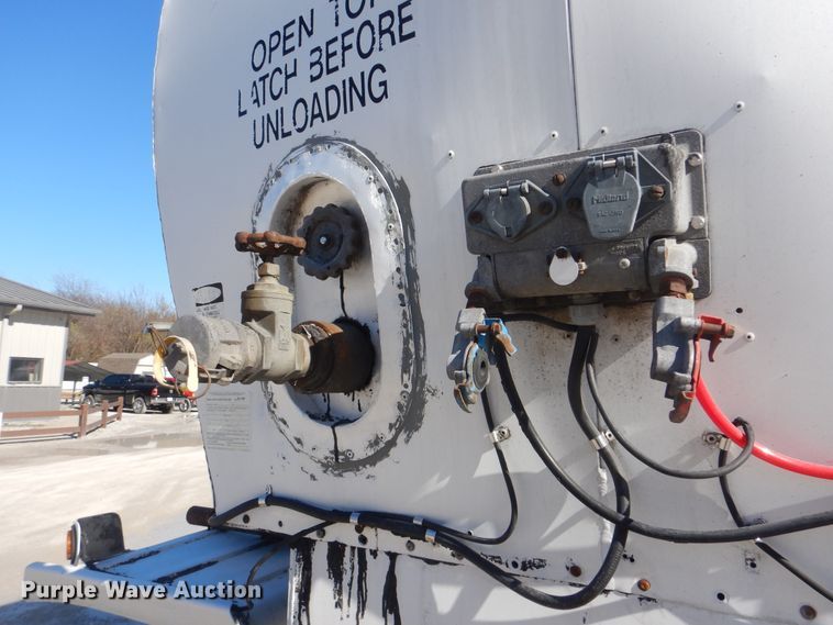 image for item DJ8520 1993 Polar Tank Trailers Inc tank trailer