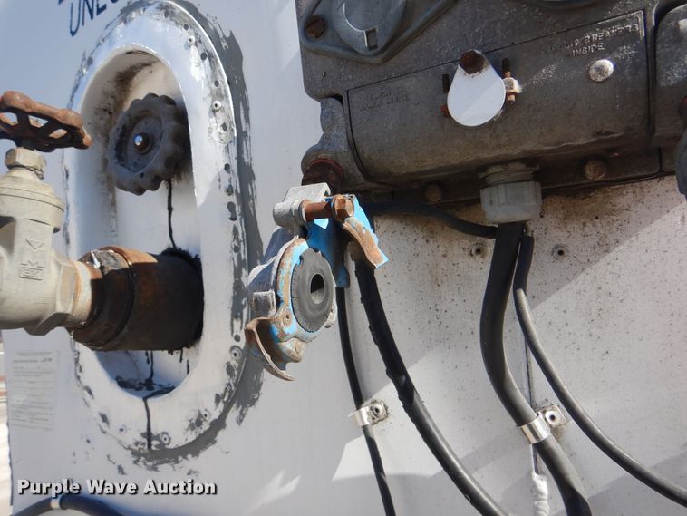 image for item DJ8520 1993 Polar Tank Trailers Inc tank trailer