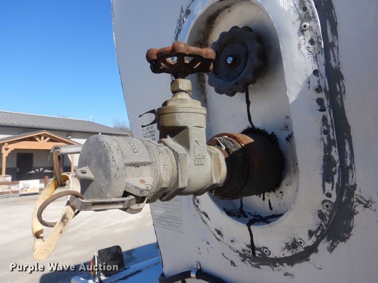 image for item DJ8520 1993 Polar Tank Trailers Inc tank trailer