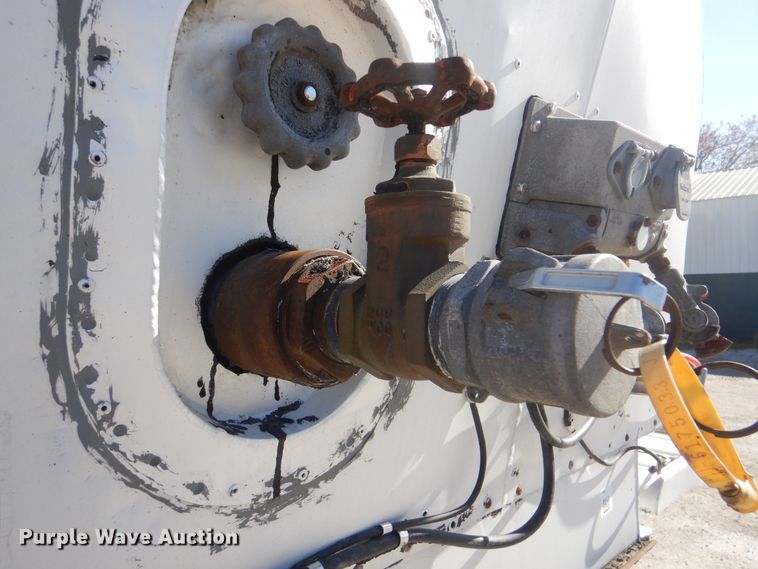 image for item DJ8520 1993 Polar Tank Trailers Inc tank trailer