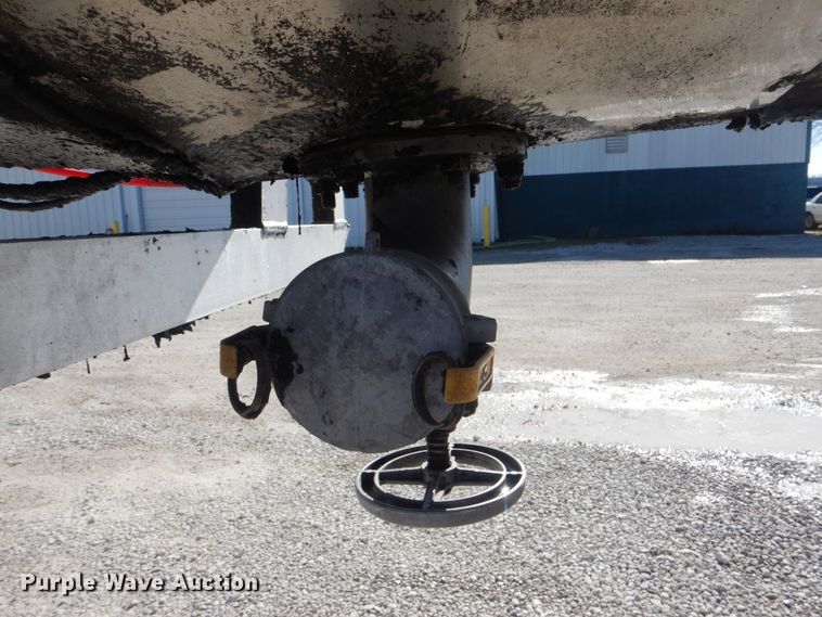 image for item DJ8520 1993 Polar Tank Trailers Inc tank trailer