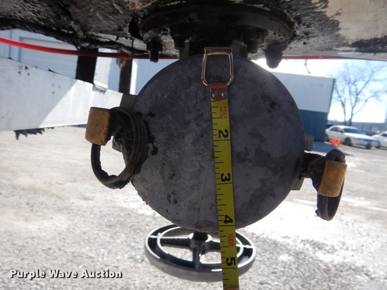 image for item DJ8520 1993 Polar Tank Trailers Inc tank trailer