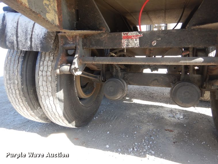 image for item DJ8520 1993 Polar Tank Trailers Inc tank trailer