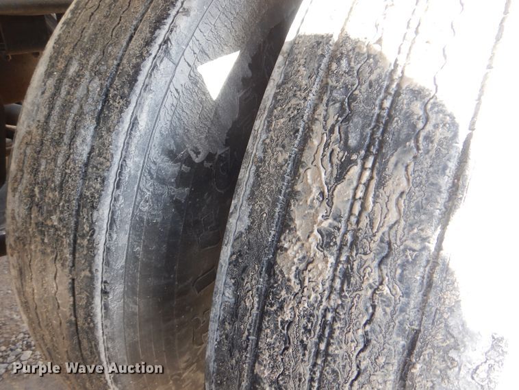 image for item DJ8520 1993 Polar Tank Trailers Inc tank trailer