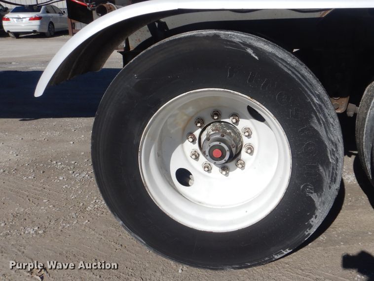 image for item DJ8520 1993 Polar Tank Trailers Inc tank trailer