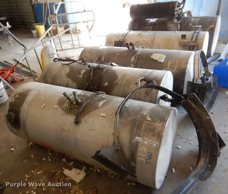 image for item DY9583 (5) fuel tanks