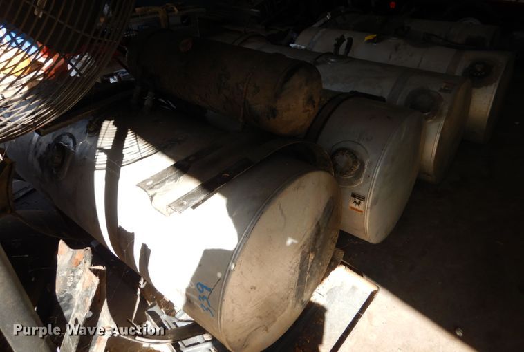 image for item DY9583 (5) fuel tanks