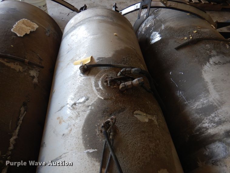 image for item DY9583 (5) fuel tanks