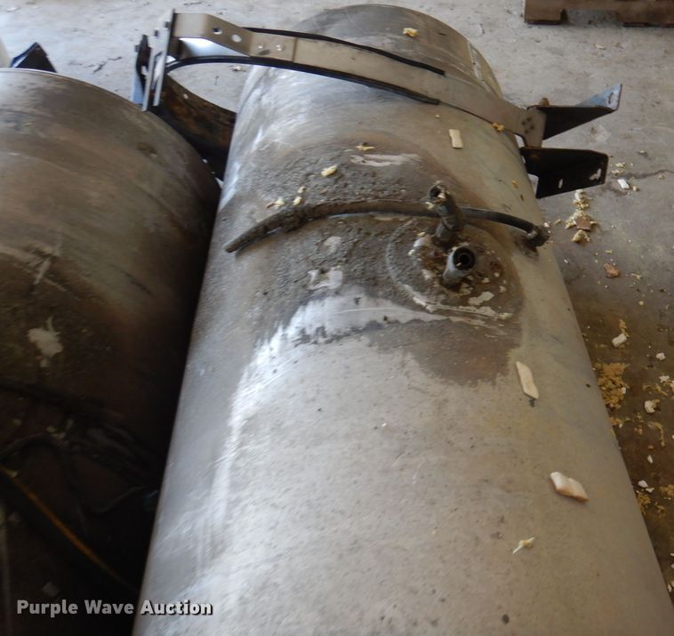 image for item DY9583 (5) fuel tanks