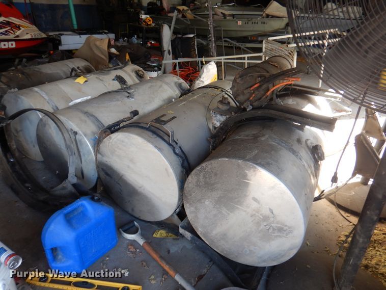 image for item DY9583 (5) fuel tanks