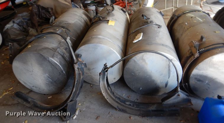 image for item DY9583 (5) fuel tanks